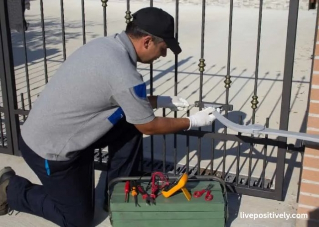 Top Signs You Need Electric Gate Repair Dallas Experts to Check Out