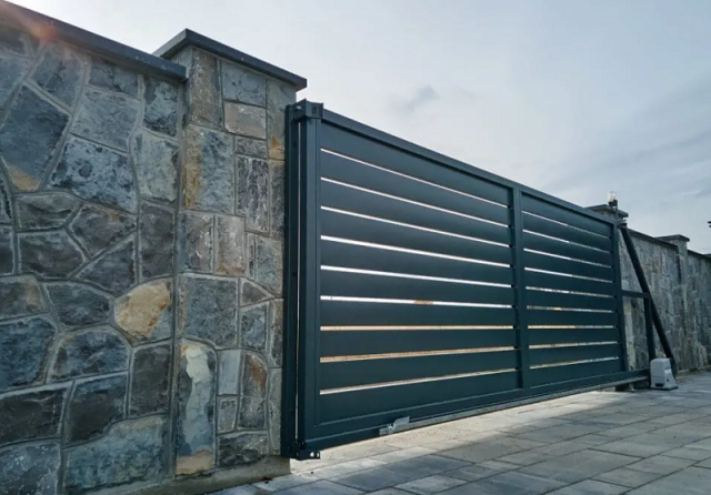 Residential vs. Commercial Gate Repair Dallas TX: What’s the Difference?