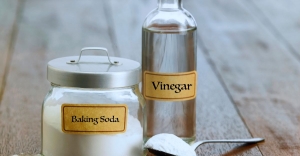 Everyday Applications for Vinegar and Baking Soda Everyday Applications for Vinegar and Baking Soda